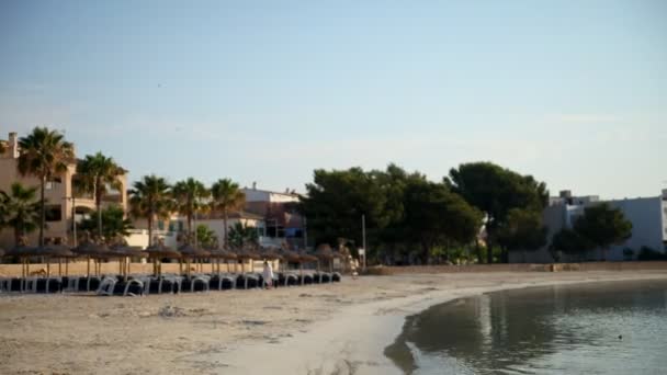 Zeitraffer-Aufnahme vom Strand bei Sonnenaufgang auf Mallorca — Stockvideo