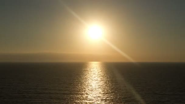 Прекрасный закат времени над Тихим океаном — стоковое видео