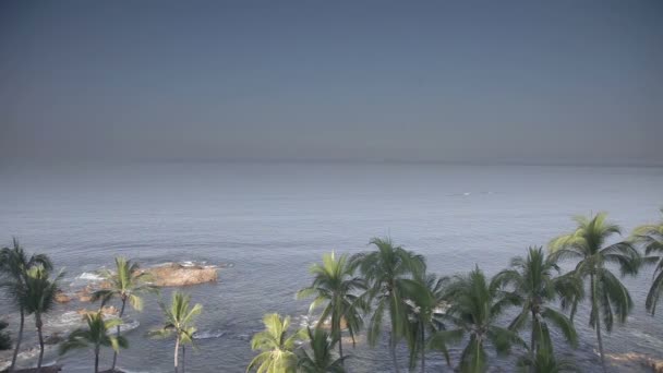 Una vista de la costa en Puerto Vallarto, México — Vídeos de Stock