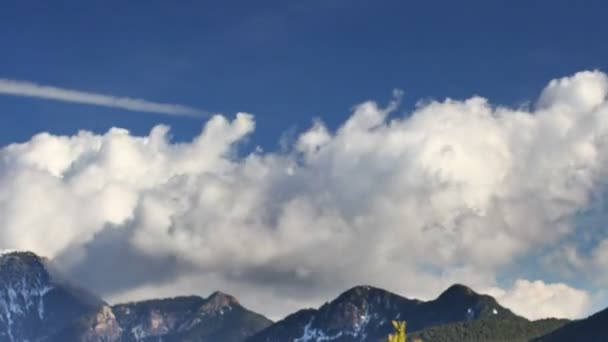 Een panoramisch timelapse van de verbazingwekkende Pyreneeën berg — Stockvideo