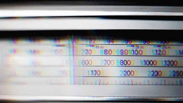 Um mostrador de rádio analógico a ser afinado — Vídeo de Stock