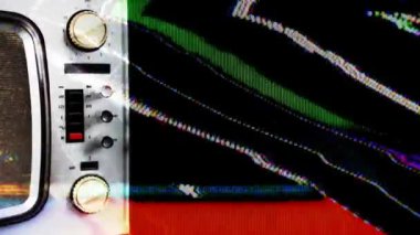 stop motion fantastik, retro, kırmızı bir televizyon