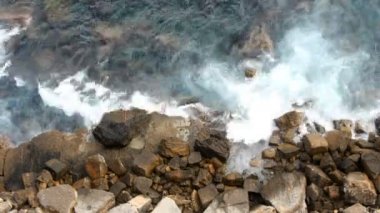 kayalar üzerine çökmesini su Timelapse