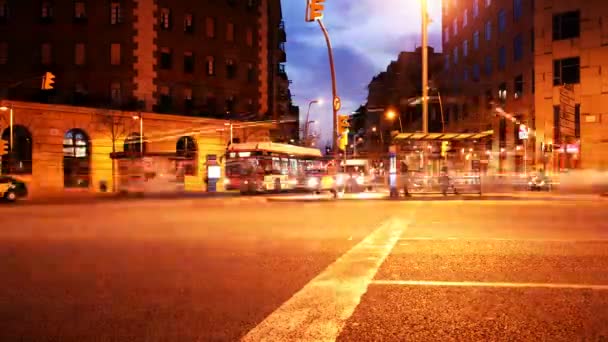 Rush of night time traffic on motorway — Stock Video