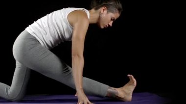 genç kadın yoga hamle ve pozisyonlar yöntemler