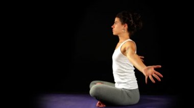 genç kadın yoga hamle ve pozisyonlar yöntemler