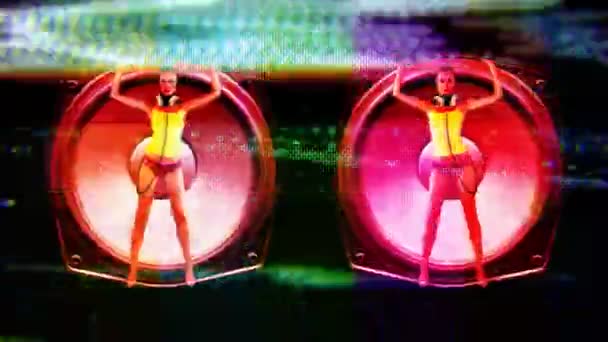 Gogo danseur sexy à l'intérieur d'un haut-parleur hifi, danse et grooving 