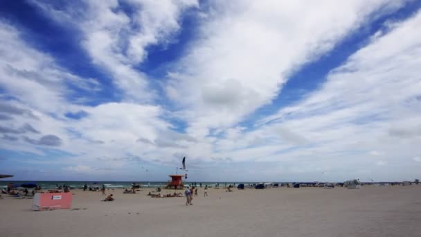 Vidvinkel på south beach i miami, florida — Stockvideo