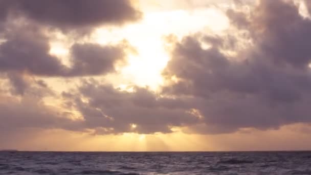 Nascer do sol na praia sul em Miami, Flórida — Vídeo de Stock