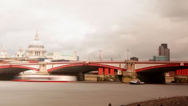 Vista do rio Tamisa, e st pauls, Londres — Vídeo de Stock