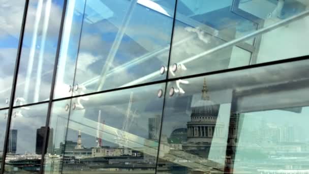 Reflection of st pauls cathedral in glass window — Stock Video