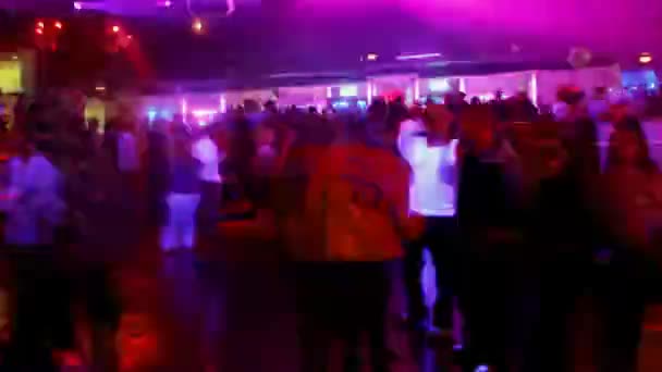 Gece kulübünde lazer gösterisi — Stok video