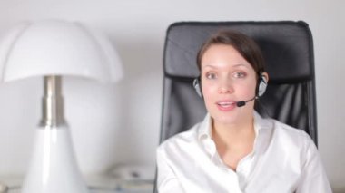 güzel müşteri servisi operatörünüze veya Sekreter