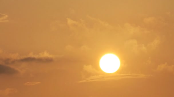 Puesta de sol sobre el mar en Menorca — Vídeo de stock