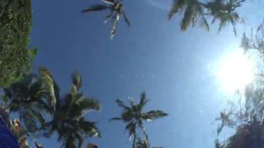 bir kamera bir yüzme havuzunda sualtı yerleştirilir.