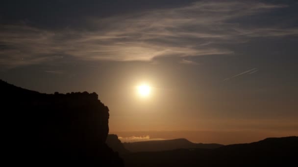 Uma noite lua cheia timelapse da bela montanha tavatet — Vídeo de Stock