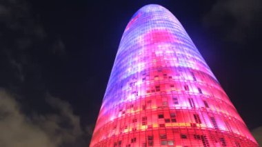 torres agbar bina Barselona'da gece alev aldı.