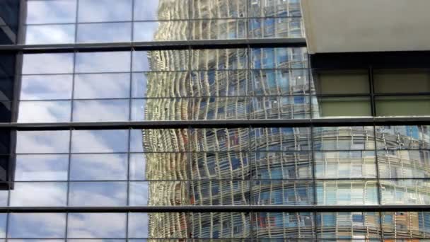 Barselona bölgesindeki bina torres agbar — Stok video