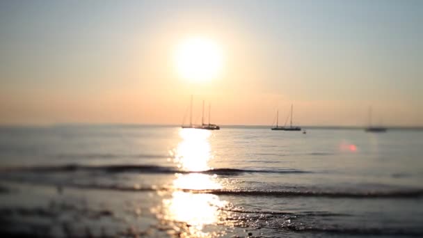 Puesta de sol sobre el mar Mediterráneo — Vídeos de Stock