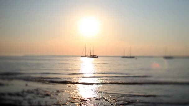 Puesta de sol sobre el mar Mediterráneo — Vídeo de stock