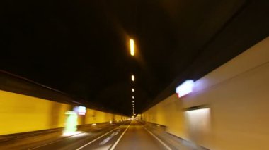 timelpase bir tünel ışıkları ile sürüş