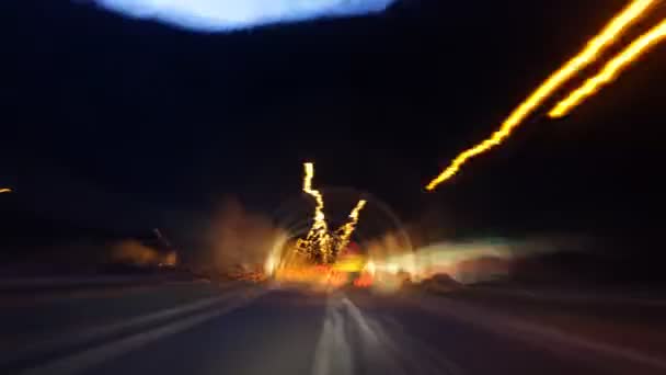 Patrón hecho de tráfico corriendo por la noche — Vídeos de Stock