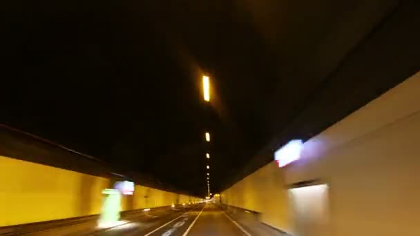 Timelpase οδήγησης μέσω μιας σήραγγας με φώτα — Αρχείο Βίντεο