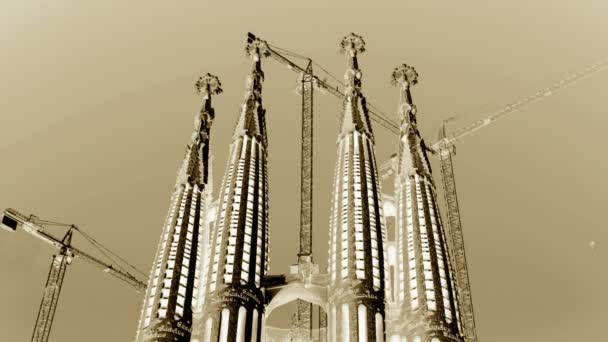 Construction work on the famous and iconic sagrada familia — Stock Video