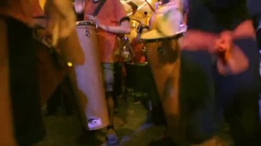 brazillian davul grubu gerçekleştirmek fiesta de gracia olay sırasında