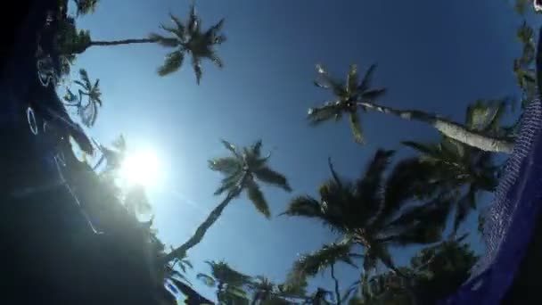 Una telecamera posta sott'acqua in una piscina — Video Stock