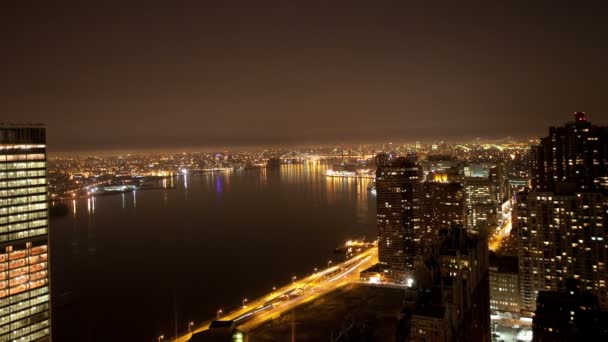 Uitzicht op de skyline van manhattan vanaf een hoog uitkijkpunt — Stockvideo