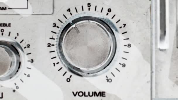 Closeup of hand turning a volume control on an old hifi — Stock Video