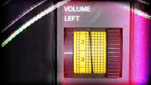 Control de volumen de un viejo tocadiscos retro — Vídeo de stock