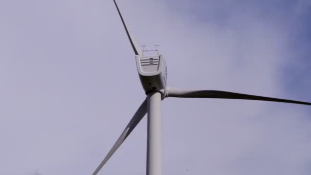 Wind power turbines providing clean alternative energy — Stock Video