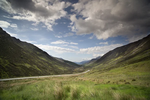 Loch maree and mountain landscape in the scottish highlands — Stock Photo, Image