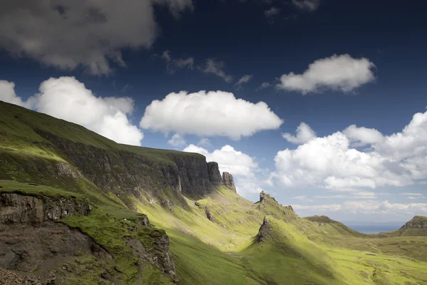 Beautiful quiraing range of mountains in isle of skye, scotland — Stock Photo, Image