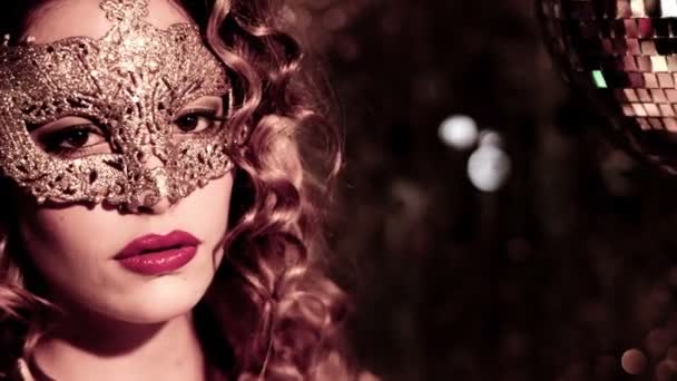 Femmina con maschera di carnevale veneziano — Video Stock