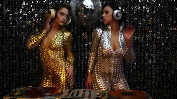 Sexy disco dj fiesta mujeres música — Vídeo de stock