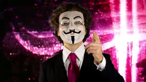 Ein Mann mit einem anonymen v für Vendetta Maske — Stockvideo