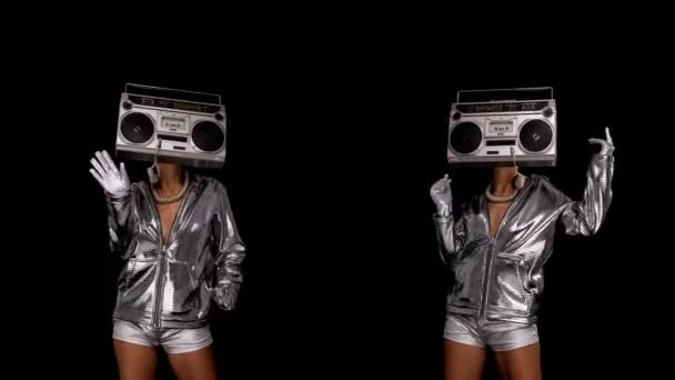 Femme avec ghettoblaster comme tête — Video