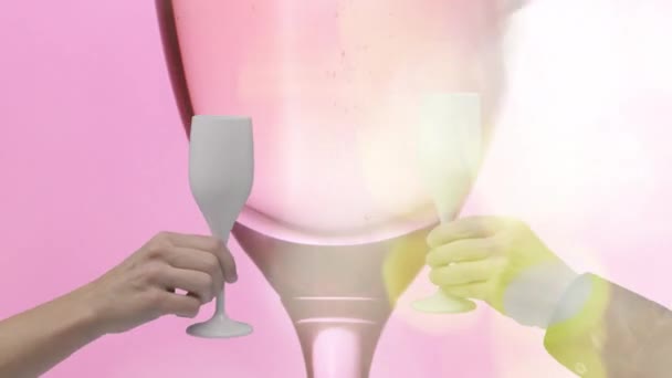 Witte champagne glazen maken proost — Stockvideo