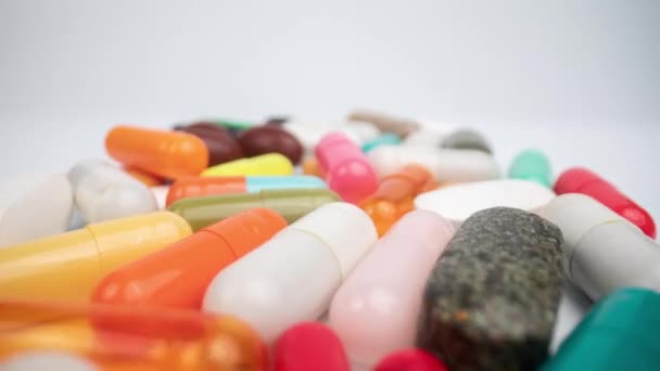 Kolekce léčivých pilulek a tablet — Stock video