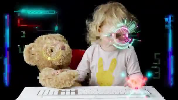 Criança e ursinhos de pelúcia hackers — Vídeo de Stock