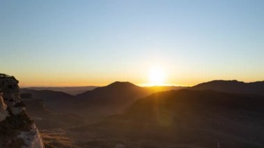 Tavertet Dağları İspanya 'da gün doğumu zamanı