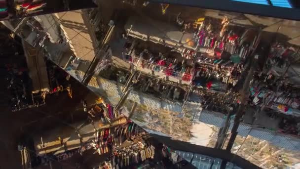 바셀로 나 시장의 미궁으로 뒤덮인 지붕 — 비디오