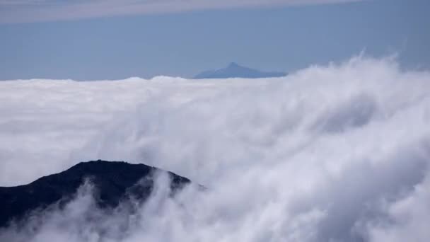 El teide en tenerife sobre las nubes — Vídeos de Stock