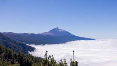 Tenerife kanarya adalarında bulut denizi