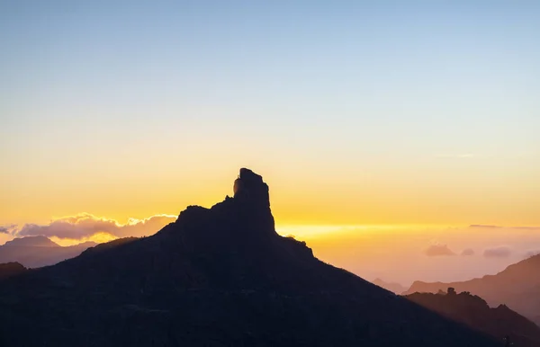 Roque nublo en gran canaria — Photo