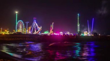 Akşamları gezintili bir lunapark