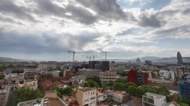 Barcelona linha do horizonte timelapse com nuvens passando — Vídeo de Stock